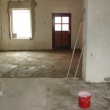 nov� betony sta�i je nalevat do jednohu rohu tekutou st�rku a podlaha bude jak v�no